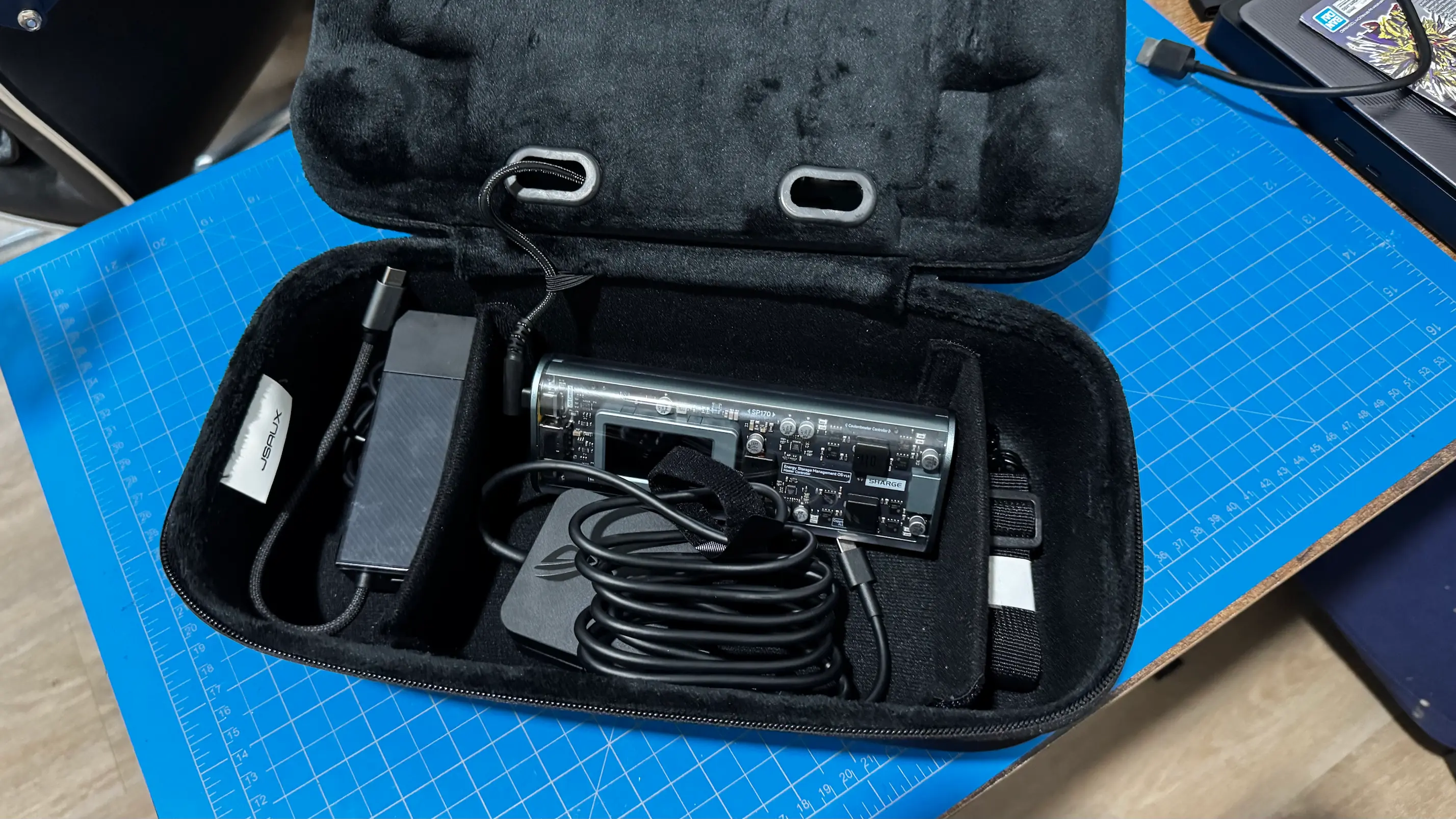 JSAUXDoubleDeckerSteamDeckCase 3