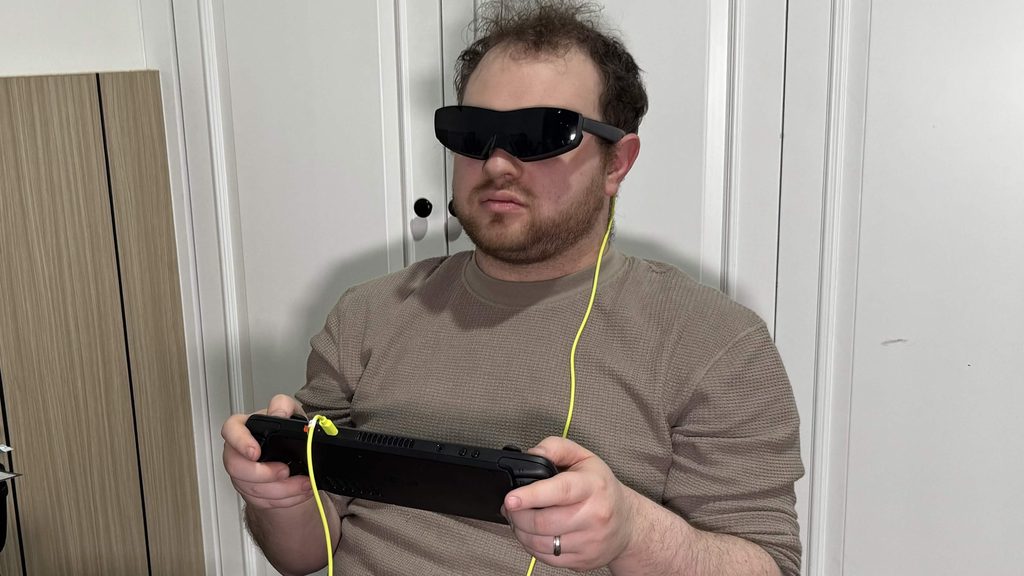 XREAL xbx a01+ Review - XR Glasses That Feel Unreal For The Price Tag 5 XREALxbxa01Using1