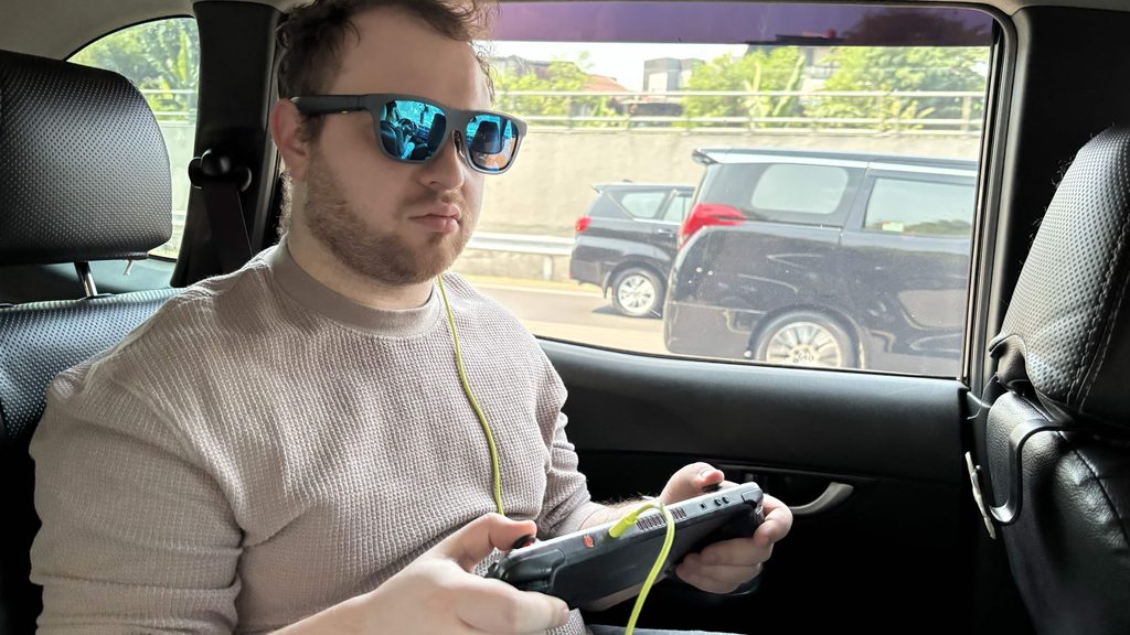 XREAL xbx a01+ Review - XR Glasses That Feel Unreal For The Price Tag 6 XREALxbxa01Using2